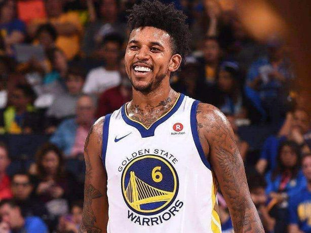 尼克斯末节落后15分上演惊天逆转（尼克斯末节一度落后15分仍上演大逆转）