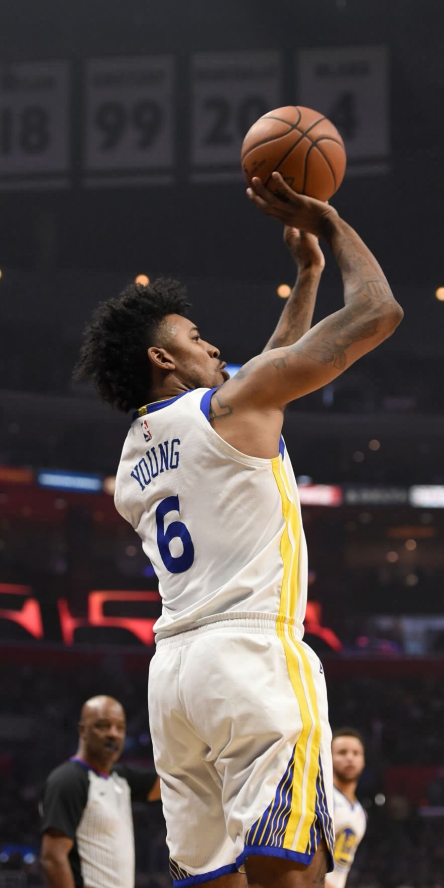 NBA常规赛战报：湖人客场险胜太阳,（NBA常规赛速报：湖人客场险胜太阳）