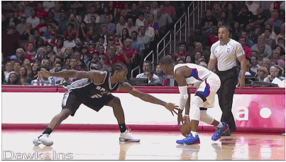 郭昊文在比赛中展现出了极高的竞技水平，他的三分球成为四川队无法逾越的障碍。（郭昊文火力全开，三分雨让四川队束手无策）