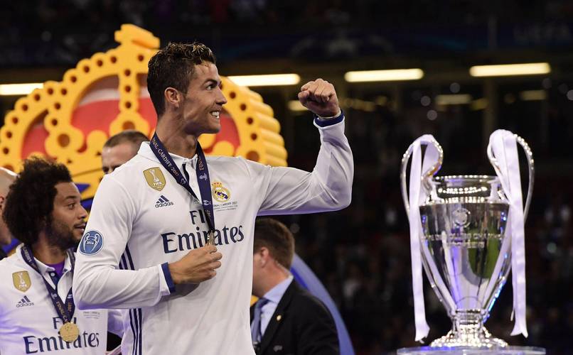 表现不俗！德里克·怀特全场14投7中得19分5板6助 正负值+19（德里克·怀特高效发挥：14投7中砍下19分5板6助，正负值+19）