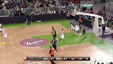 TA：皇马寻求引进后卫和中场；他们愿听取对罗德里戈的报价（TA：皇马欲补强后卫与中场，罗德里戈报价可谈）