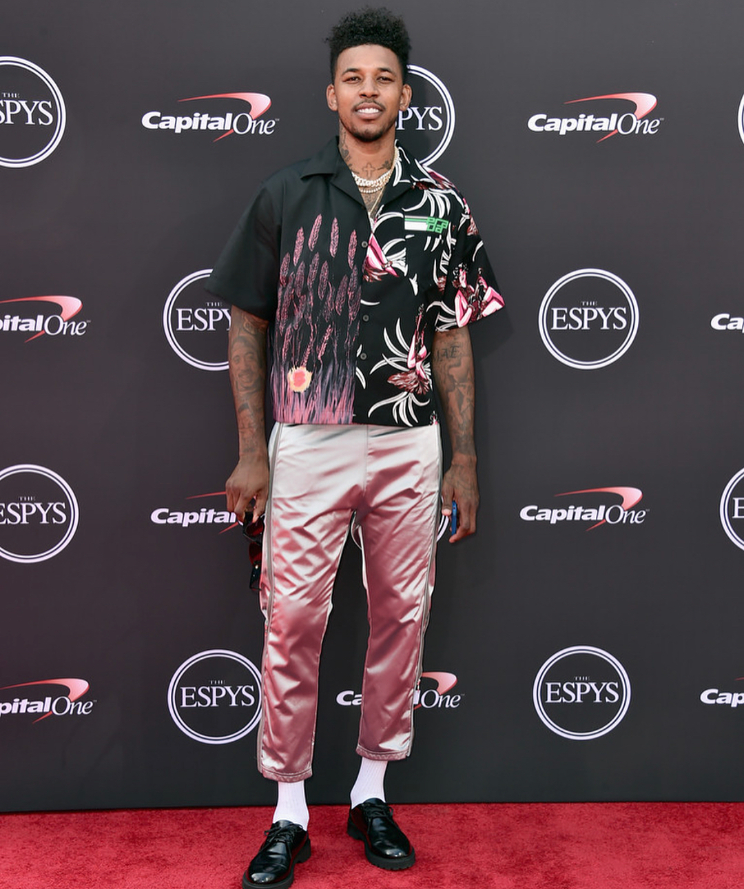 老鹰首节轰41分，杰伦·约翰逊单节6助攻追平生涯纪录（老鹰开局火力全开首节砍下41分，杰伦·约翰逊单节6助攻追平生涯纪录）