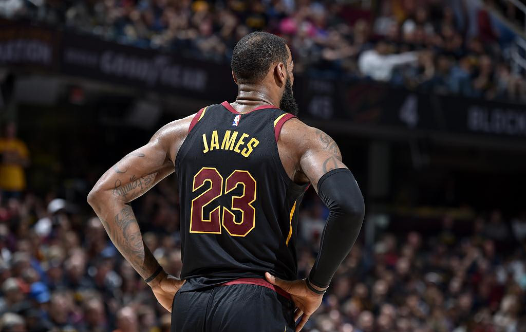 NBA官方更新社媒预热NBA杯决赛并配文：争冠日！（NBA官方社媒预热NBA杯决赛：争冠之日已至！）