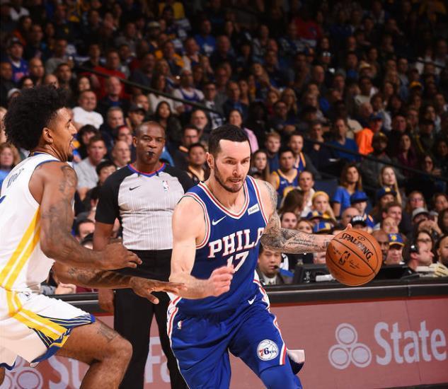 曼联客场4-1胜狼队，B费2射1传，取得3轮不败，积分追平切尔西，排名升至第六。（曼联客场4-1大胜狼队，B费双响+助攻，联赛三轮不败，积分追平切尔西升至第六位）