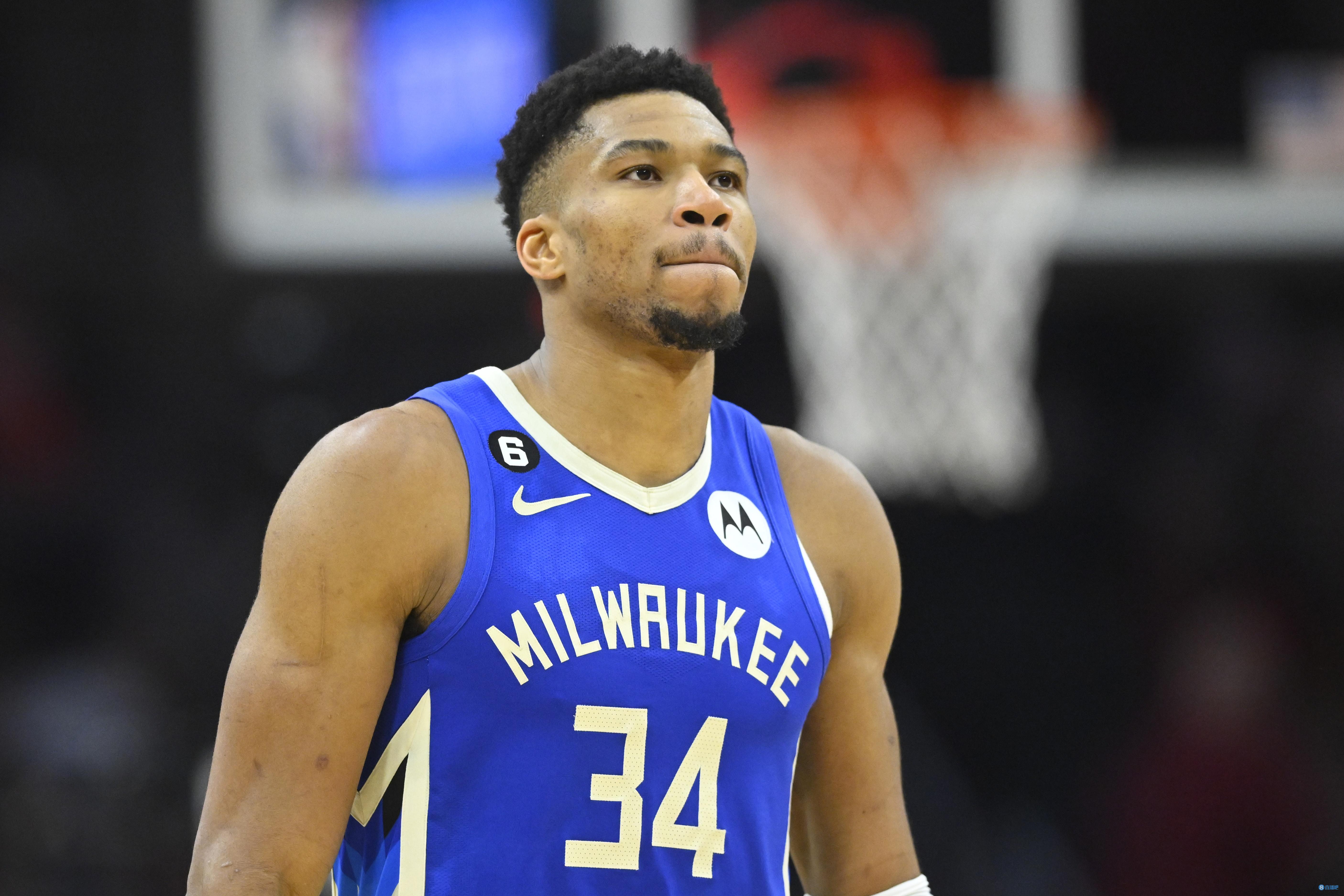 内雷斯边路传中显威，霍伊伦麦克托米奈双破门（内雷斯边路精准传中发威，霍伊伦、麦克托米奈双双建功）