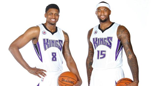 雨一直下！库里外线开炮再中三分率队夺回领先 本场三分已15中10（雨没停！库里外线再轰三分助队重夺领先，本场三分15投10中）